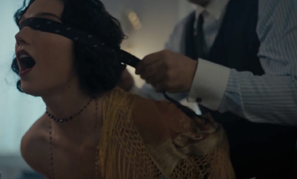 老头把少妇蒙眼后不后入玩起来打屁屁还不让叫「时长:3分钟」