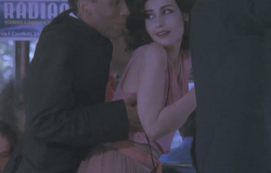 欧洲顶级贵妇挤公交被扣被顶被揩油「时长：2分钟」